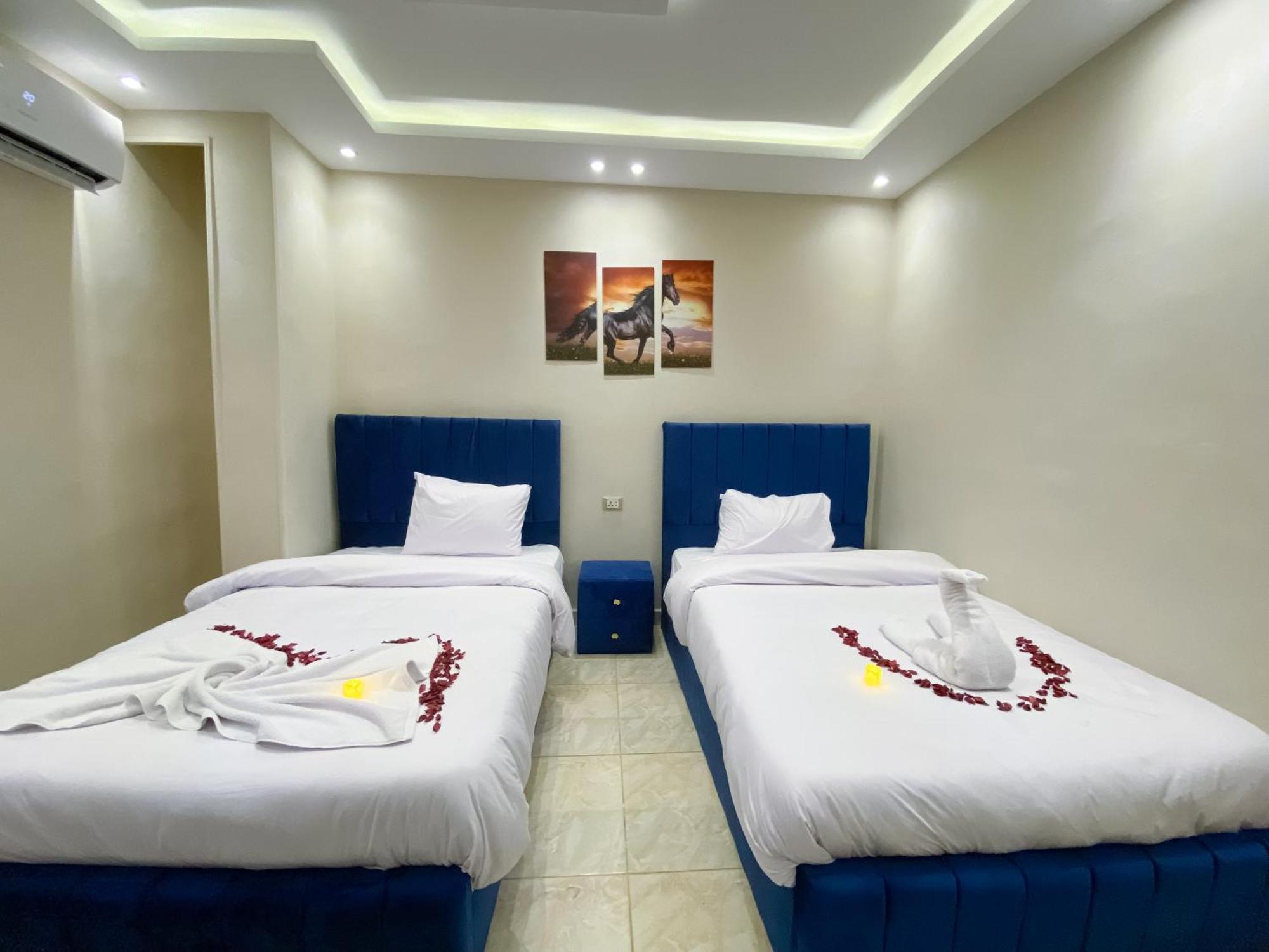 Young Pharaoh View Inn Kairo Bagian luar foto